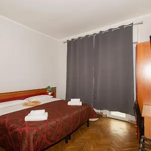 Gioia ** Milán